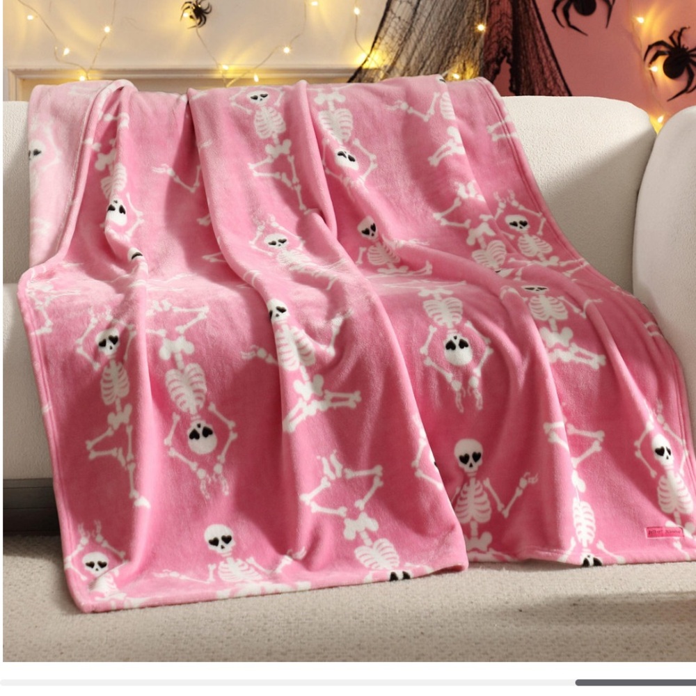 NIB Betsey Johnson Pink Yoga Skeleton Blanket